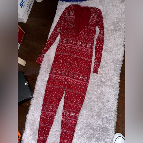 LOGO POINTELLE HENLEY ONESIE | RED FAIR ISLE - Picture 4 of 4